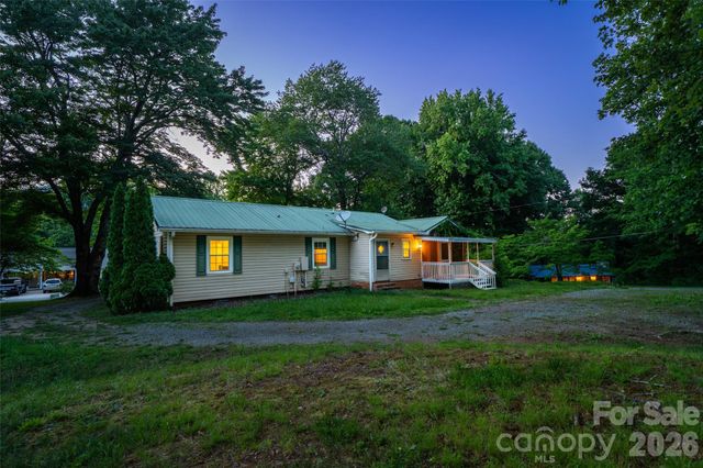 52 E Miller Street, Columbus, NC 28722