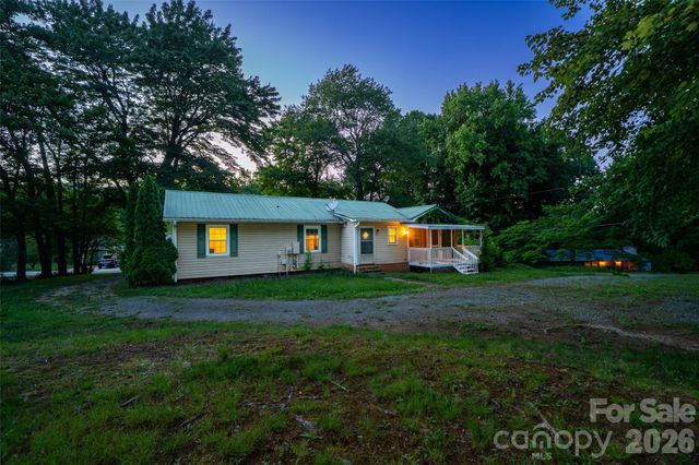 52 E Miller Street, Columbus, NC 28722