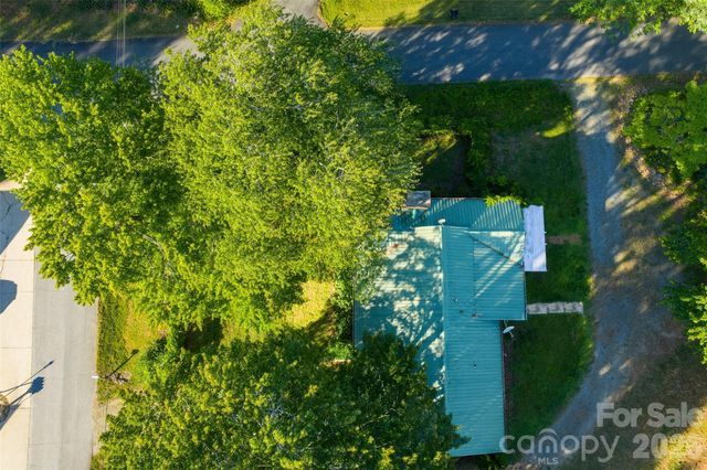 52 E Miller Street, Columbus, NC 28722