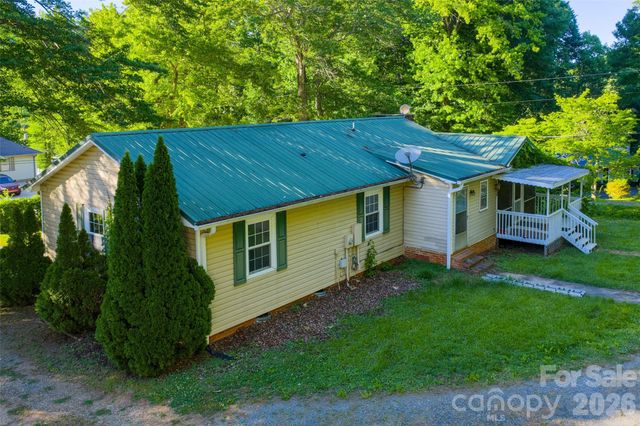 52 E Miller Street, Columbus, NC 28722