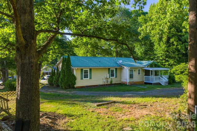 52 E Miller Street, Columbus, NC 28722