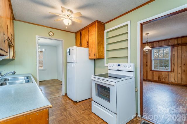52 E Miller Street, Columbus, NC 28722