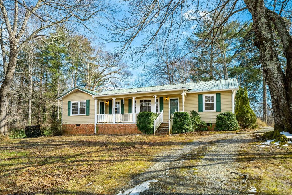 52 E Miller Street, Columbus, NC 28722