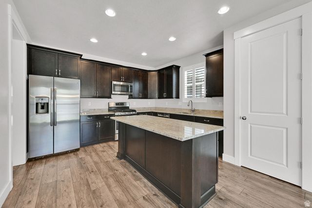 1872 N FROST DR, Farmington, UT 84025