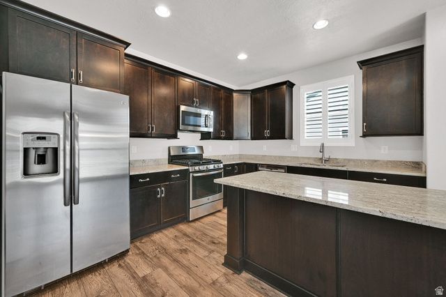 1872 N FROST DR, Farmington, UT 84025