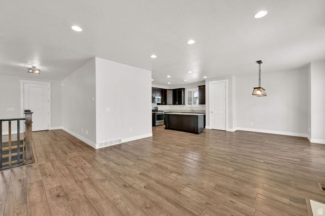 1872 N FROST DR, Farmington, UT 84025