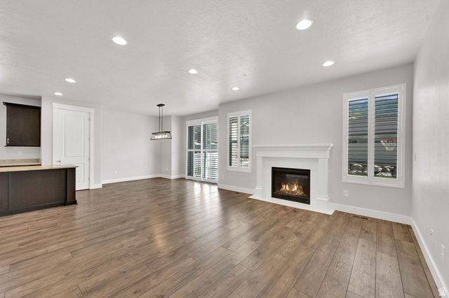 1872 N FROST DR, Farmington, UT 84025