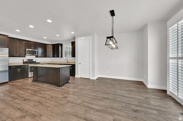 1872 N FROST DR, Farmington, UT 84025