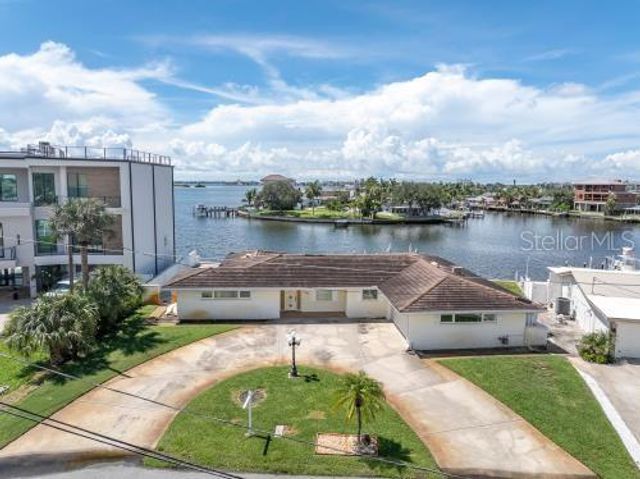 6505 DEBBIE LANE S, St Petersburg, FL 33707