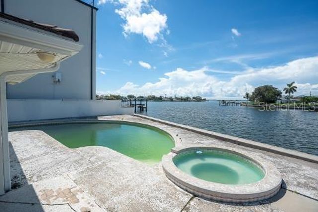 6505 DEBBIE LANE S, St Petersburg, FL 33707