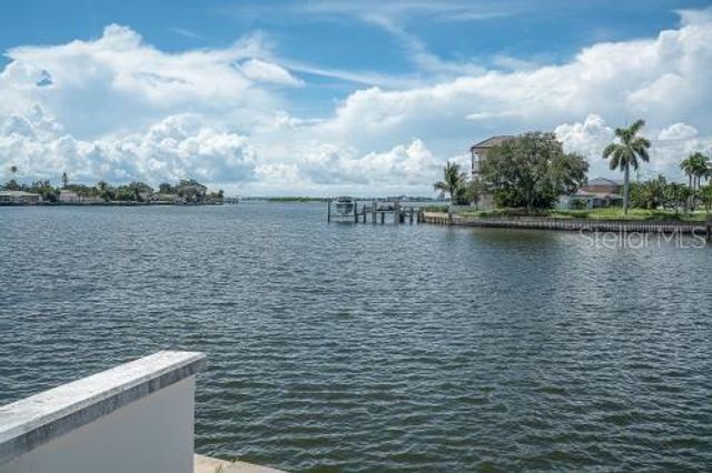 6505 DEBBIE LANE S, St Petersburg, FL 33707