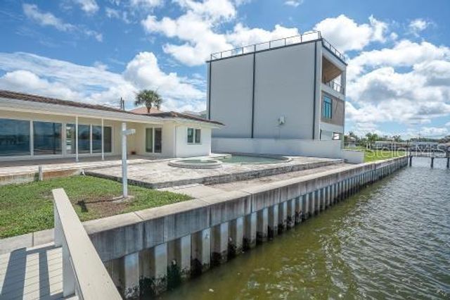 6505 DEBBIE LANE S, St Petersburg, FL 33707