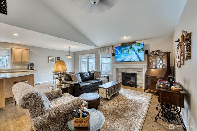 1355 Olsen Avenue, Enumclaw, WA 98321