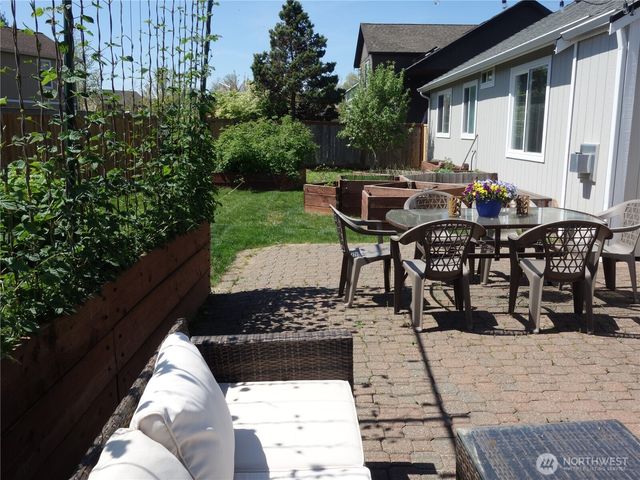 1355 Olsen Avenue, Enumclaw, WA 98321