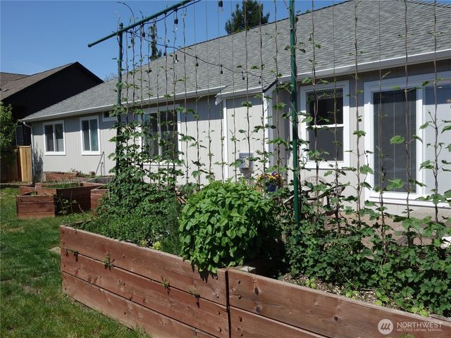 1355 Olsen Avenue, Enumclaw, WA 98321