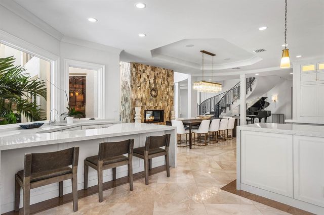 121 Royal Palm Way, Boca Raton, FL 33432