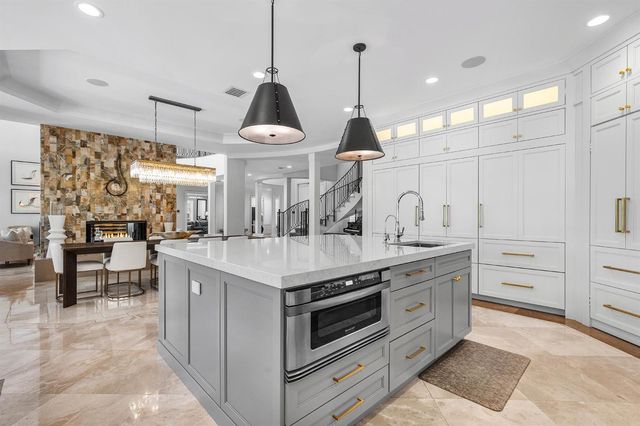 121 Royal Palm Way, Boca Raton, FL 33432