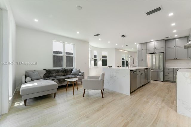 3125 Paola Drive 15, Miami, FL 33133