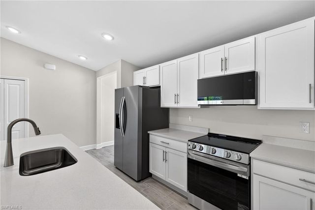1707 NW 25th LN, Cape Coral, FL 33993
