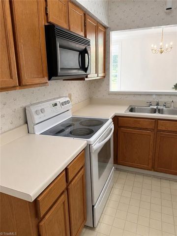324 Meadows Circle, Winston-salem, NC 27104