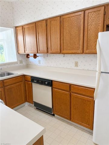 324 Meadows Circle, Winston-salem, NC 27104