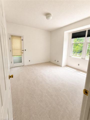 324 Meadows Circle, Winston-salem, NC 27104