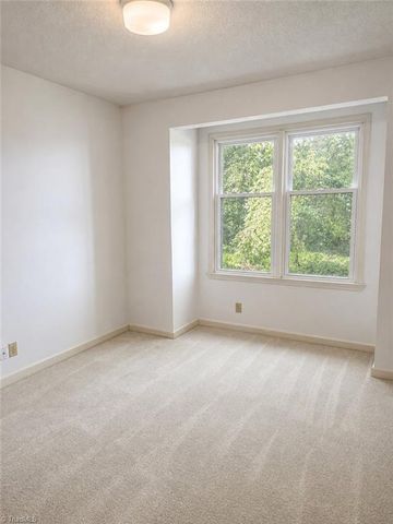 324 Meadows Circle, Winston-salem, NC 27104