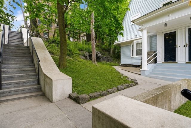 7-9 Leamington Rd 3, Boston, MA 02135