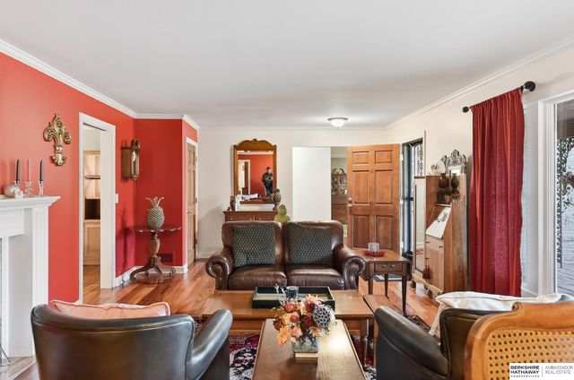 305 S 68th Street, Omaha, NE 68132