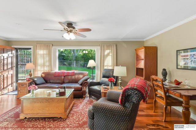 305 S 68th Street, Omaha, NE 68132