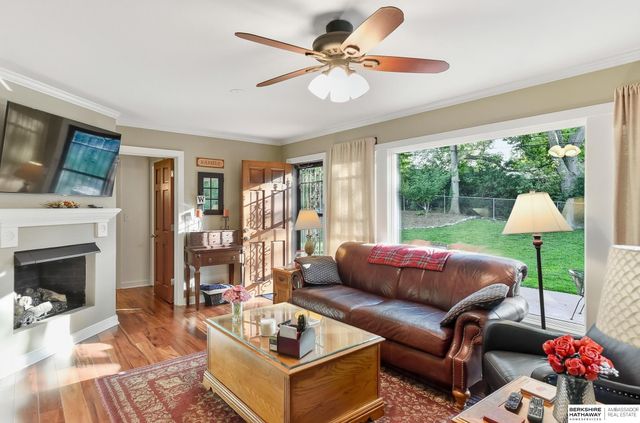 305 S 68th Street, Omaha, NE 68132