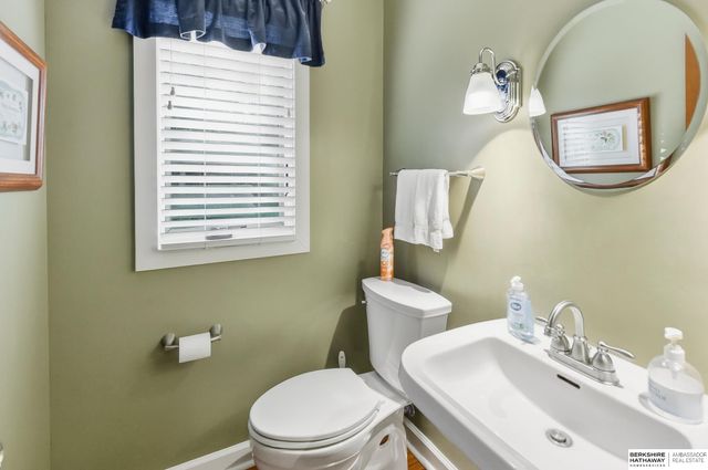 305 S 68th Street, Omaha, NE 68132