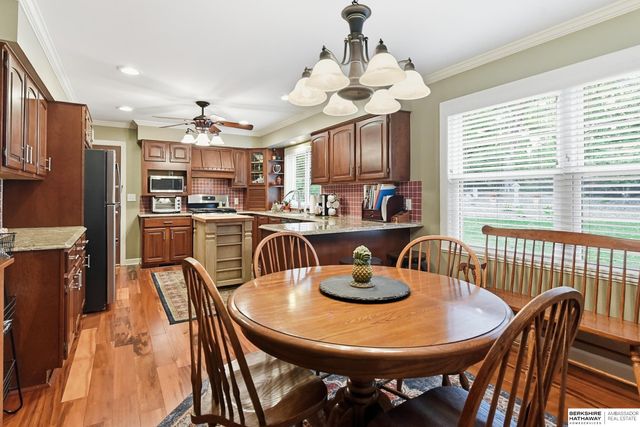 305 S 68th Street, Omaha, NE 68132