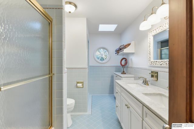 305 S 68th Street, Omaha, NE 68132