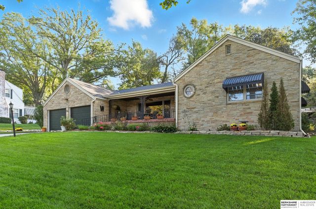 305 S 68th Street, Omaha, NE 68132