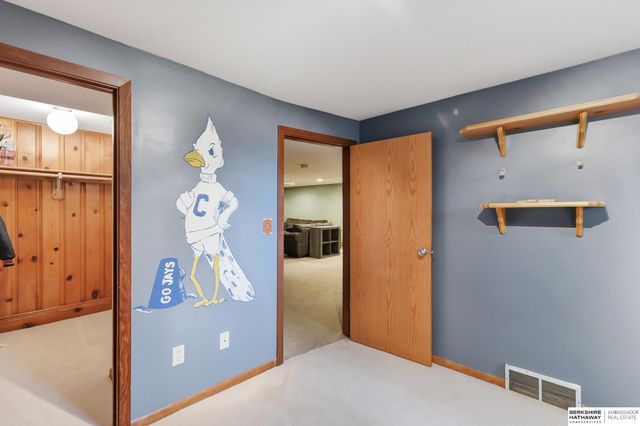 305 S 68th Street, Omaha, NE 68132