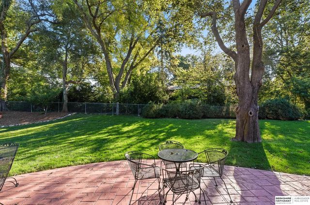 305 S 68th Street, Omaha, NE 68132