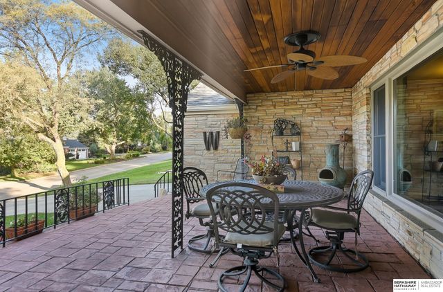 305 S 68th Street, Omaha, NE 68132