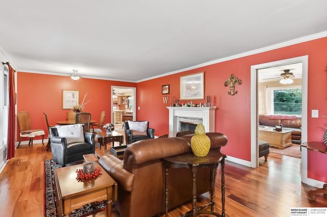 305 S 68th Street, Omaha, NE 68132