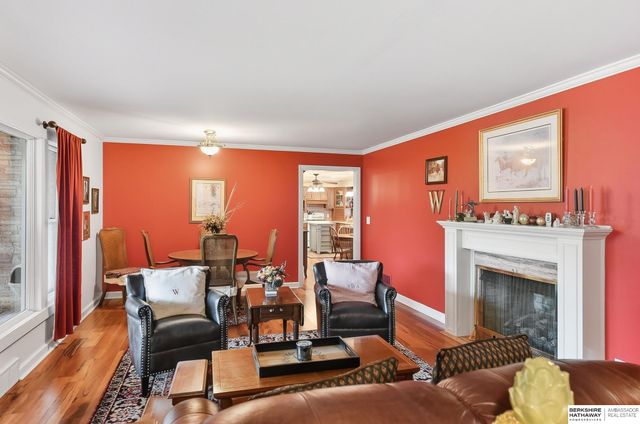 305 S 68th Street, Omaha, NE 68132