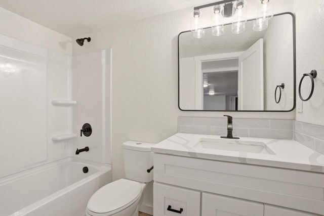 39 W 33rd Ave, Spokane, WA 99203