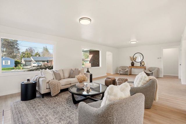 39 W 33rd Ave, Spokane, WA 99203