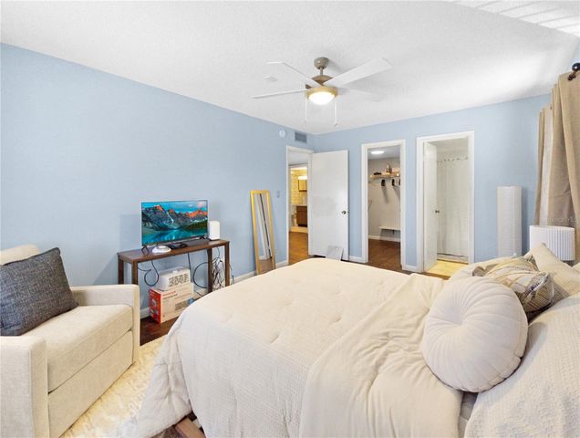 553 FAIRWAYS CIRCLE B, Ocala, FL 34472