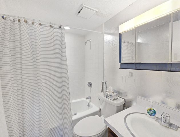 553 FAIRWAYS CIRCLE B, Ocala, FL 34472