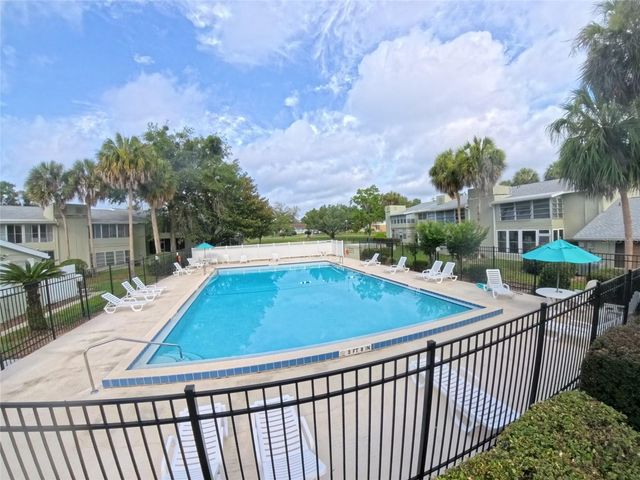 553 FAIRWAYS CIRCLE B, Ocala, FL 34472