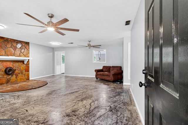 18 Glen Cannon Tr, Newnan, GA 30263