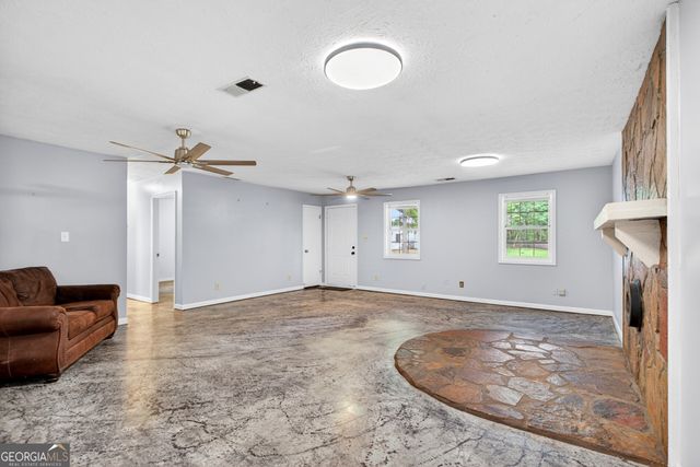 18 Glen Cannon Tr, Newnan, GA 30263