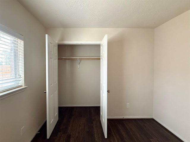 13102 Castlewind Lane, Pearland, TX 77584