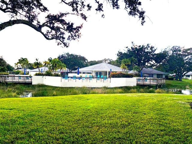 202 Club Drive, Palm Beach Gardens, FL 33418