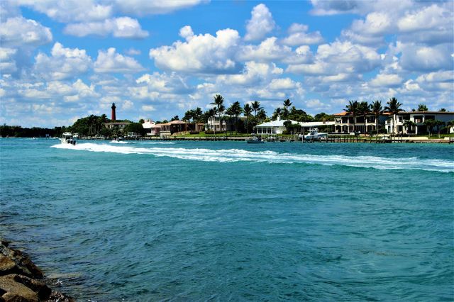 202 Club Drive, Palm Beach Gardens, FL 33418